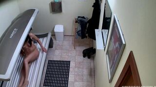 Nude client filmed by a hidden camera in the Czech solarium