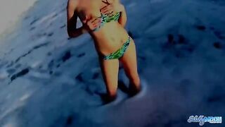Iraqi brunette shows all her charms in this hot vid