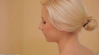 Girl rubs her pussy with a brush in the bathroom no 2