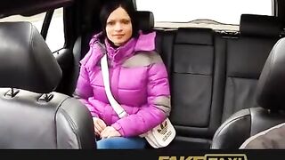 The taxi driver fell asleep with his client in the car