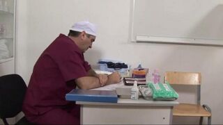 The doctor used a device to stretch the girl's pussy in the hospital