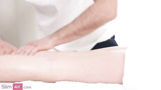 A masseur with a handsome face seduced a sweet client to fuck