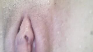 A girl reached orgasm under water and her pussy was filmed close up
