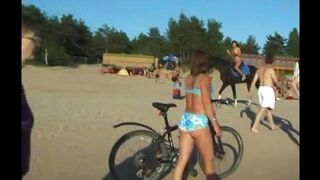 A girl has sex with her lover on the nudist beach