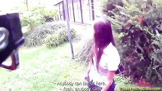 A stranger makes a blowjob to the guy in the bushes for sex