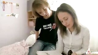 Entertainment at home with a classmate after classes, a common scenario