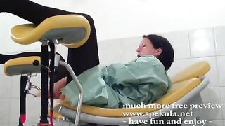 A girl was fucked by a gynecologist's cock in his office