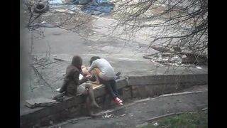 The guy shoots sex with a girl on the city streets