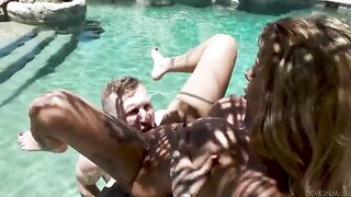 Relatives are not so close when they have fun in the pool