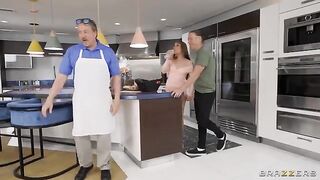 A hot chick seduces her new neighbor to fuck her