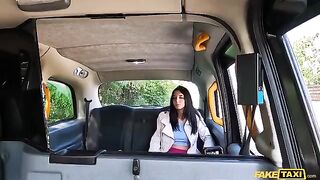 Guy picked up a pretty Italian in his car and fucked her