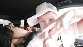 A pick-up guy found a girl and fucked her for money outdoors