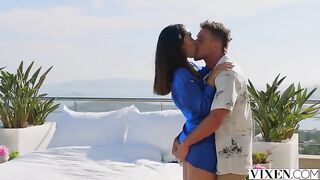 Crash a party and enjoy the blowjob outdoors with beauty