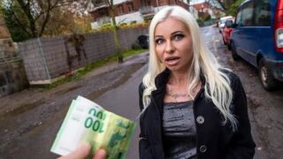 A pick-up guy screwed blonde MILF for money