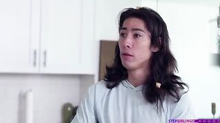 A hot man fucked a young beauty in the kitchen and made a mess on her sandwich