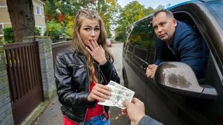 Fella fucks a girl in her car for money, just like in a scene from Fake Taxi
