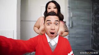 Tokyo Leigh needs help with her selfie game
