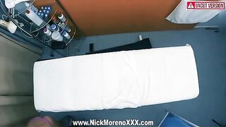 A young masseuse guy fucked a 19-year-old girl during the massage