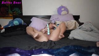 A foot fetish solo girl shows off her toes in a sexy video
