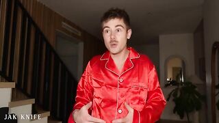 Gal Ritchie saves Christmas by giving the naughty elf a blowjob