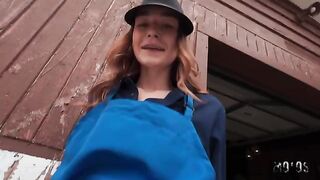 Who hasn't tried fucking behind the garage?! Pretty girl got fucked hard