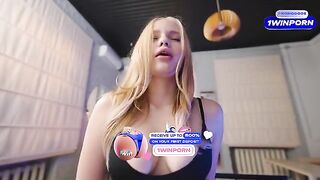 Wouldn't it be better to put a cock in your mouth? - Homemade Couple Sex