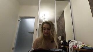 A hot blonde is begging to get fucked with her juicy pussy