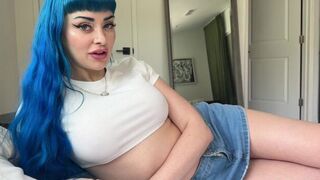 A girl with big tits is always enticing, no need for anything more - Poreno