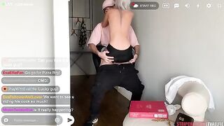 The pizza delivery guy got a glimpse of Eva Elfie’s oiled body
