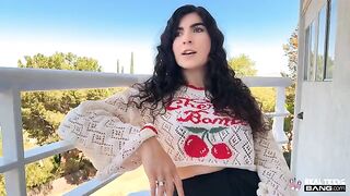 Watching the orgasm of this hot chick is simply delightful