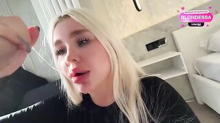 A juicy girl with big ass is begging for a cock in her tight pussy