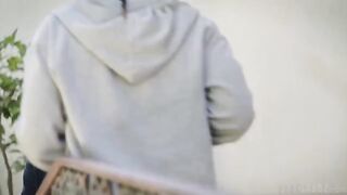 The art of oral sex for her, a sensual lesson learned on the bed