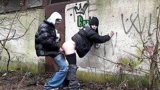 The girl was caught outdoors and couldn’t resist, so she gave in