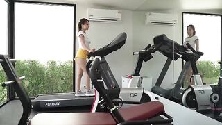 A girl made a mess on her body and asked for help