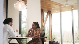 Therapist invited her patient for a dinner at her house