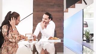 Therapist invited her patient for a dinner at her house